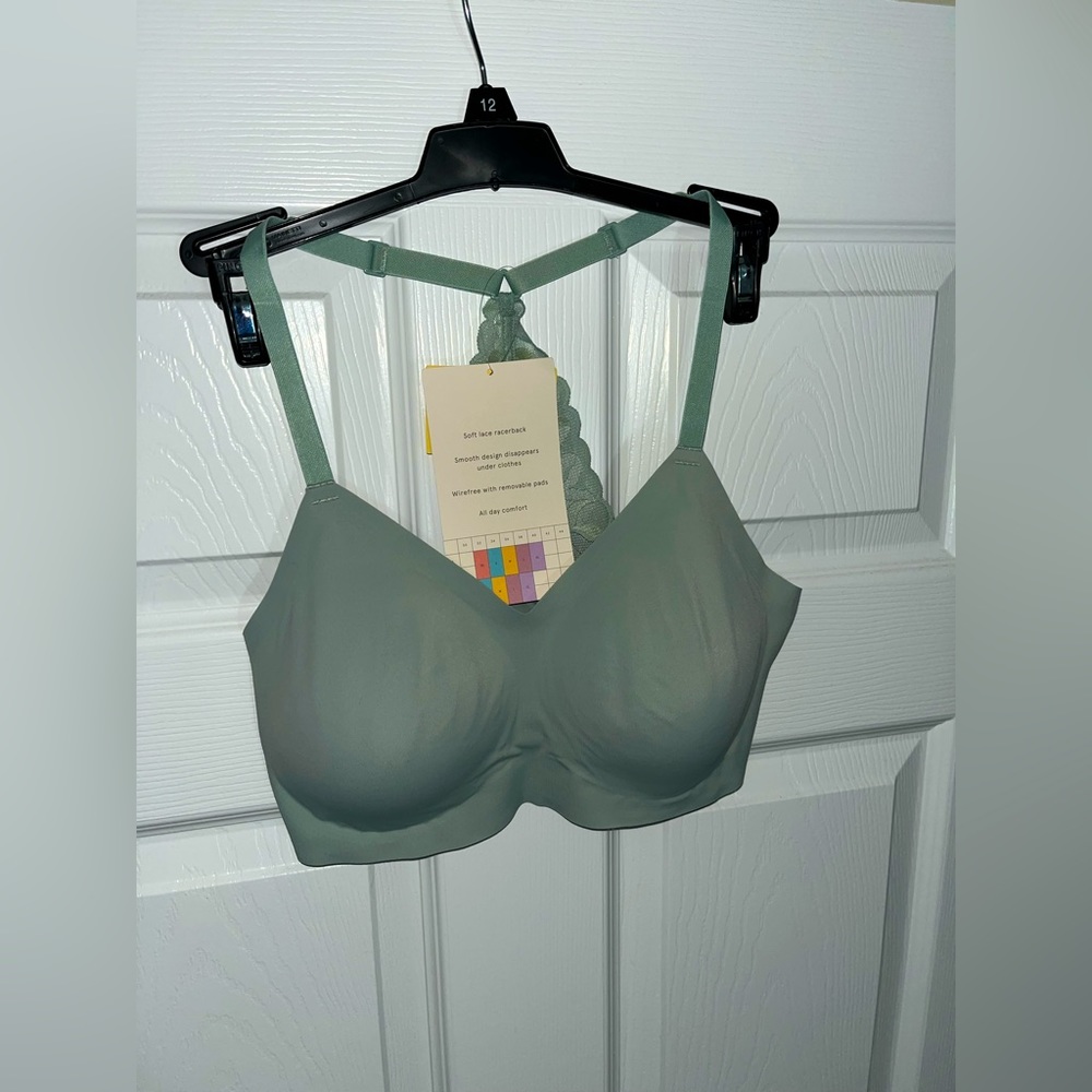 True & Co V Neck Racerback with Soft Lace (color mint green) size L